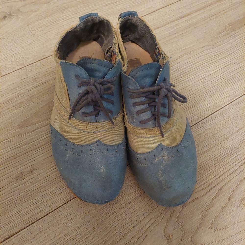 Blue and Tan Oxford Shoes